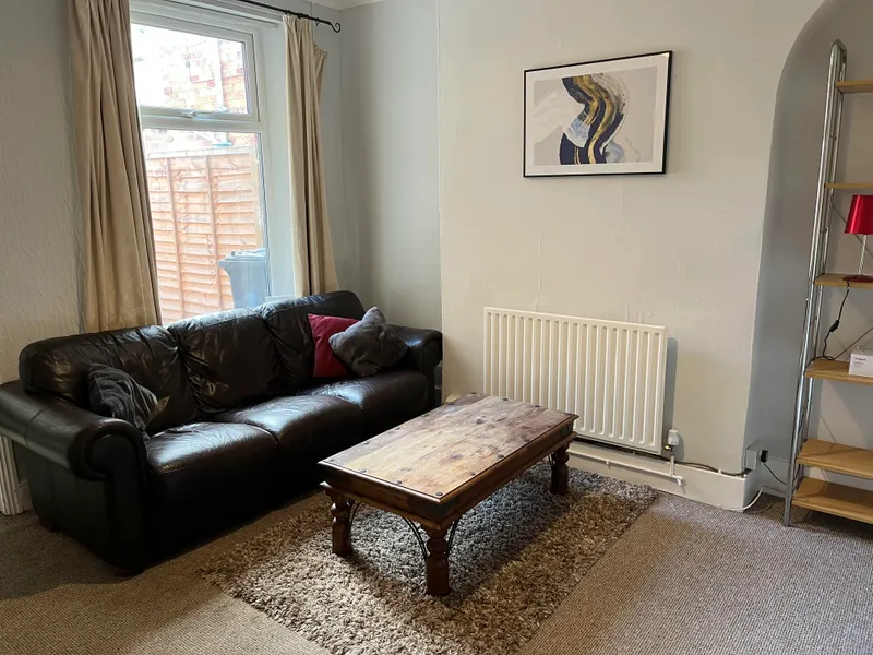 Spacious 4 Bed // All Ensuite // Jul 2026 - Thumbnail 1